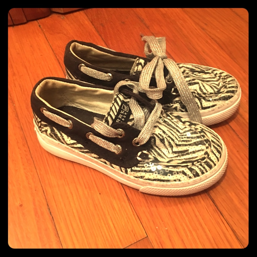 Little girl Sperry’s